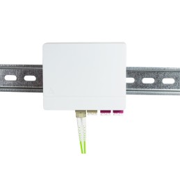 Scatola di connessione indoor FTTH per 4 fibre, 4 adattatori, per guida DIN